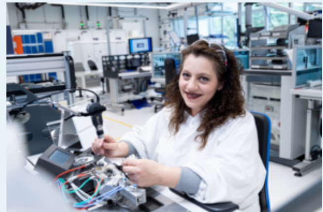 心有繁花自芬芳 ，一起感受英福康科技“她